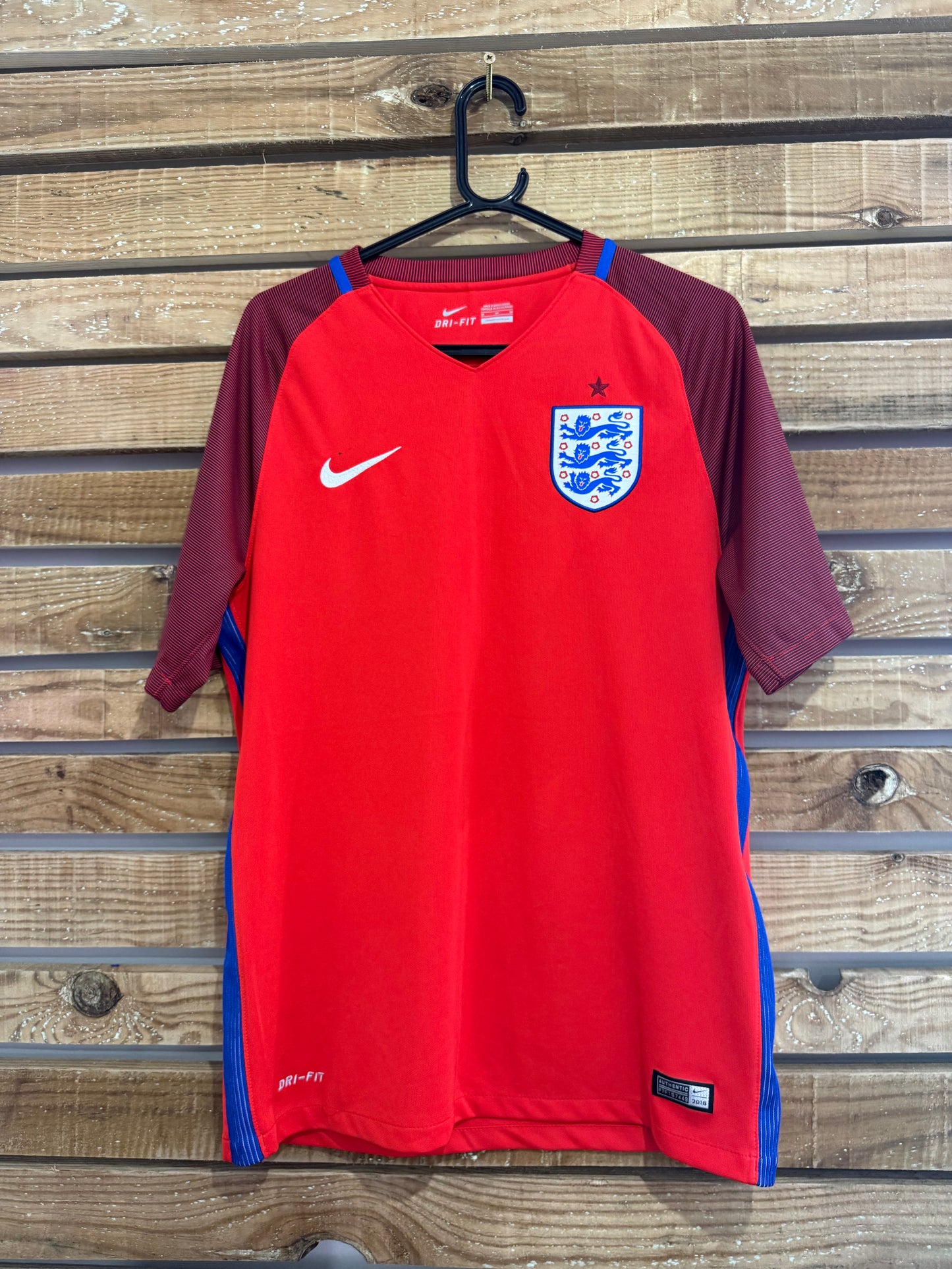Nike England 2016-2017 Away Shirt. Football top/shirt. Size Medium.