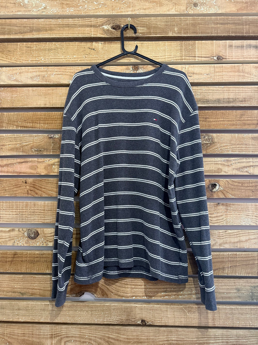 Vintage 90s Tommy Hilfiger jumper/ sweater. Grey. Size XL