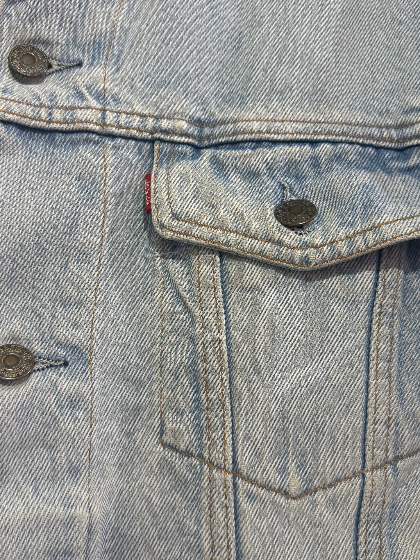 Vintage 80s Levi’s light blue denim jacket. Size medium.