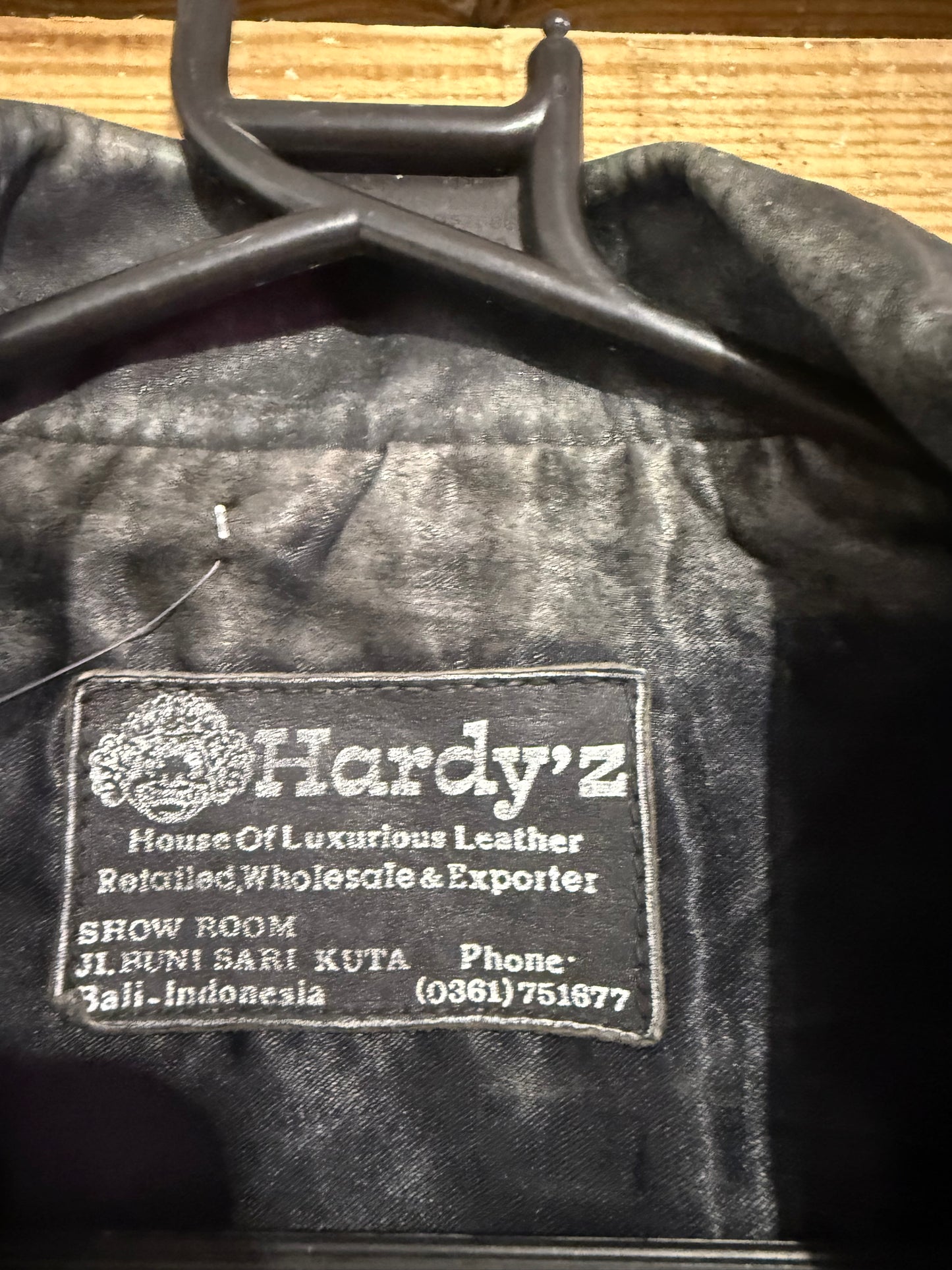 Vintage 80s leather biker bomber jacket. Black. Size Large.