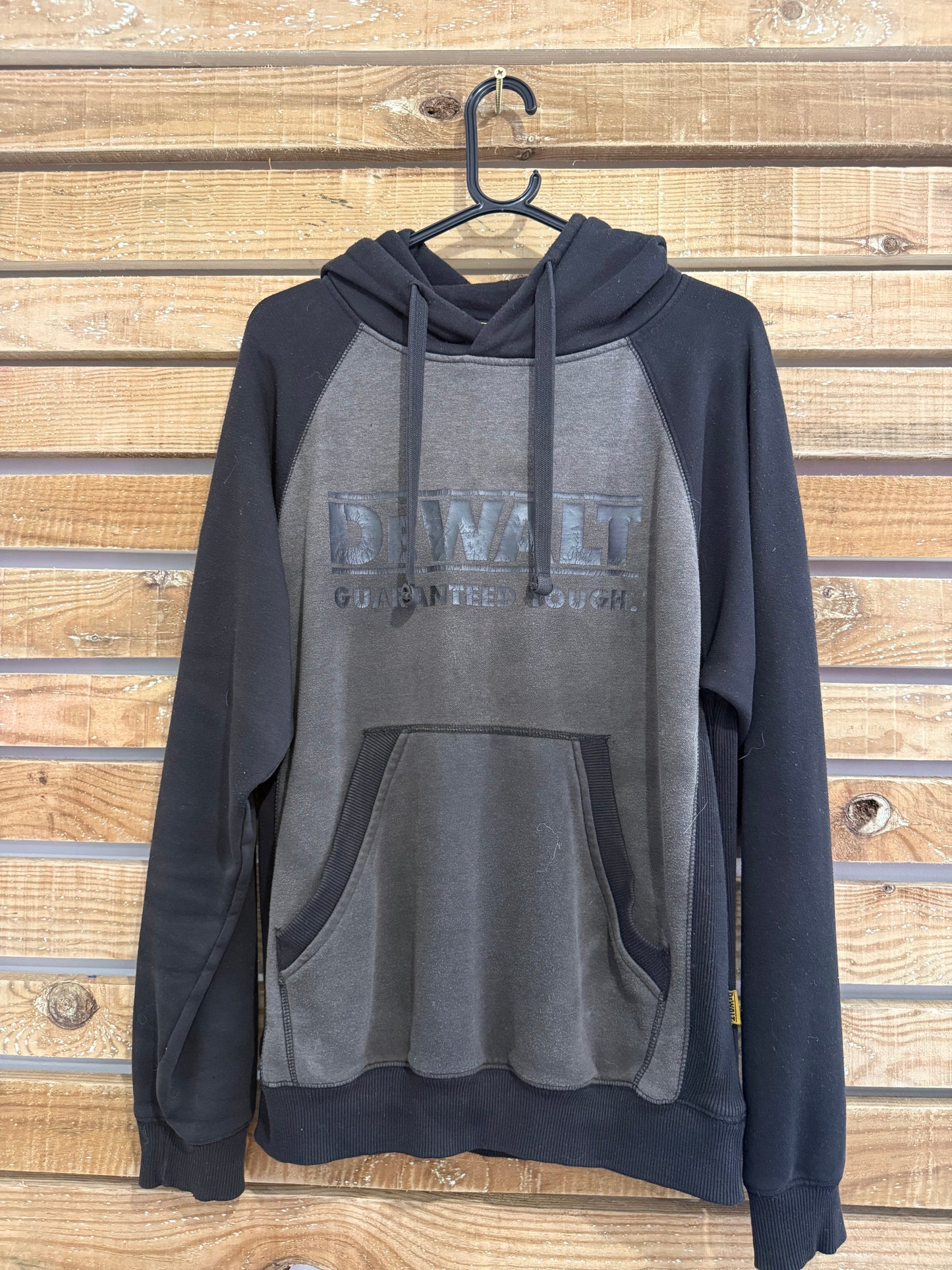 Vintage 90s Dewalt Spell-out hoodie. Hooded sweater. Black. Workwear. Size medium.