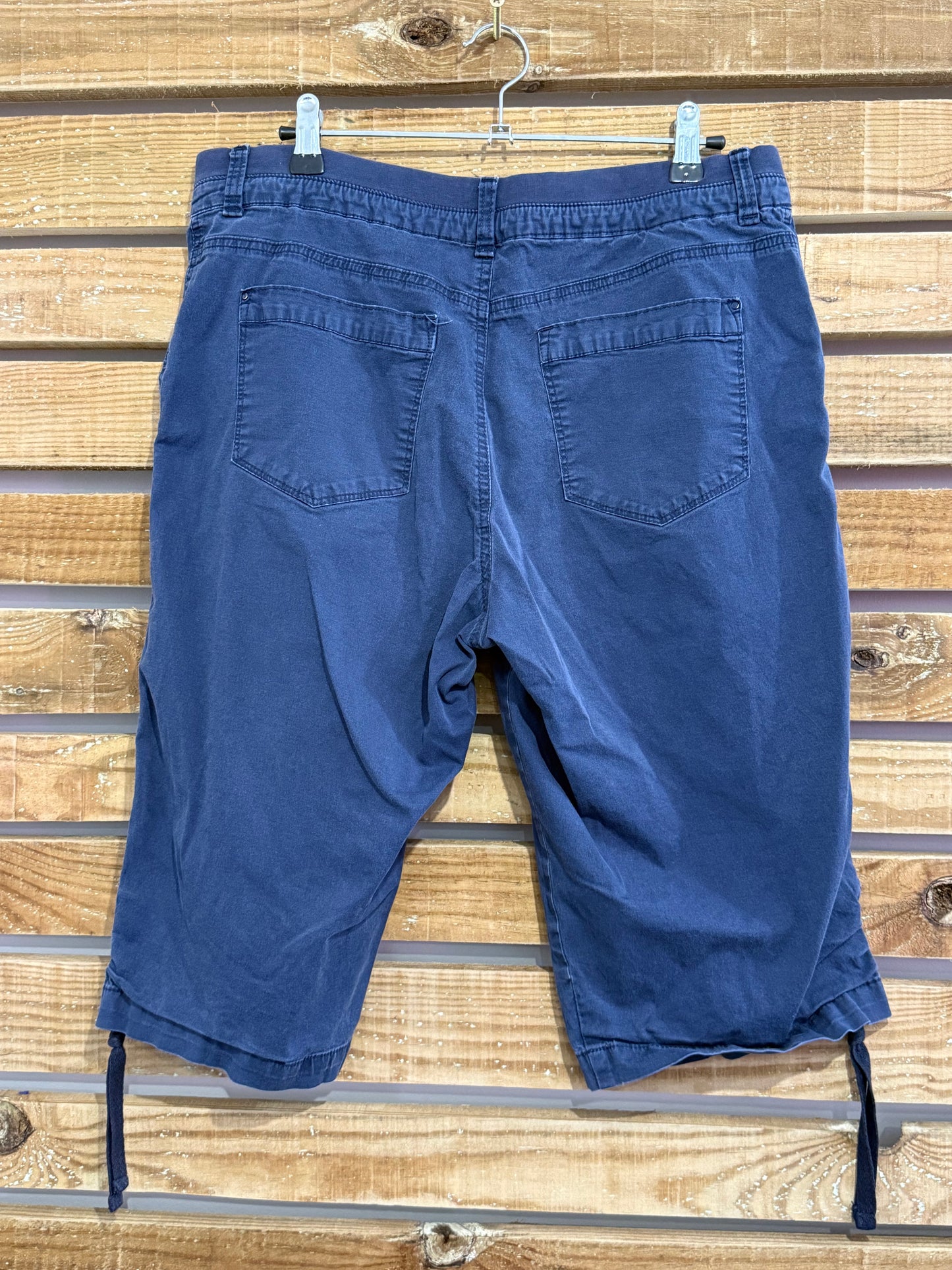 Vintage Y2K Lee cargo shorts. Summer/ Holiday. Medium.