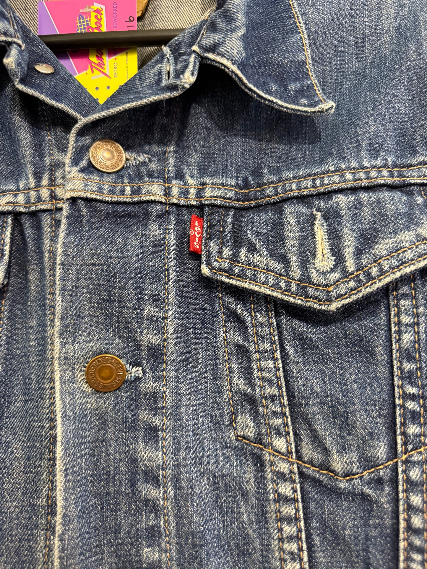 Vintage 90s Levi’s blue denim jacket. Size medium
