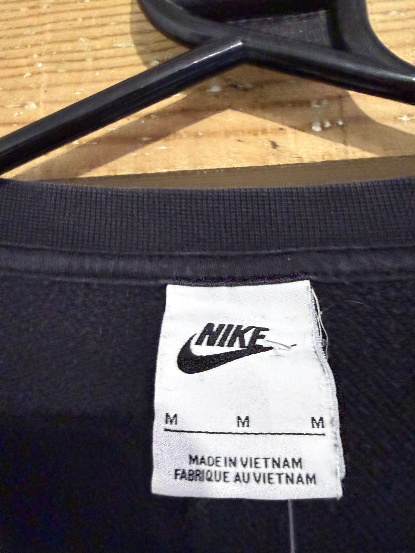 Vintage Y2K Nike logo sweater/ sweatshirt. Black. Size Medium.