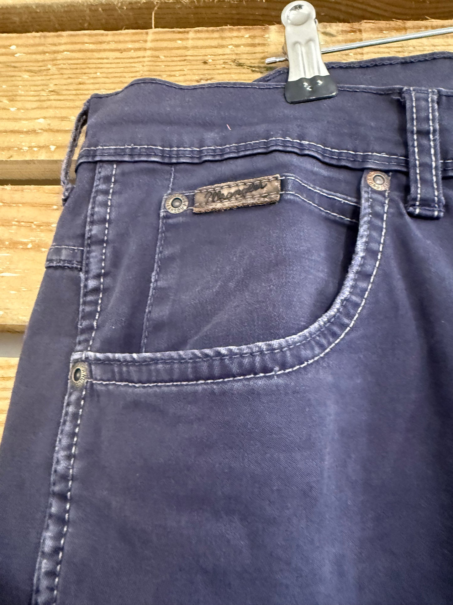 Vintage Y2K Wrangler bootcut denim jeans. Indigo. Waist 32” leg 30.5”