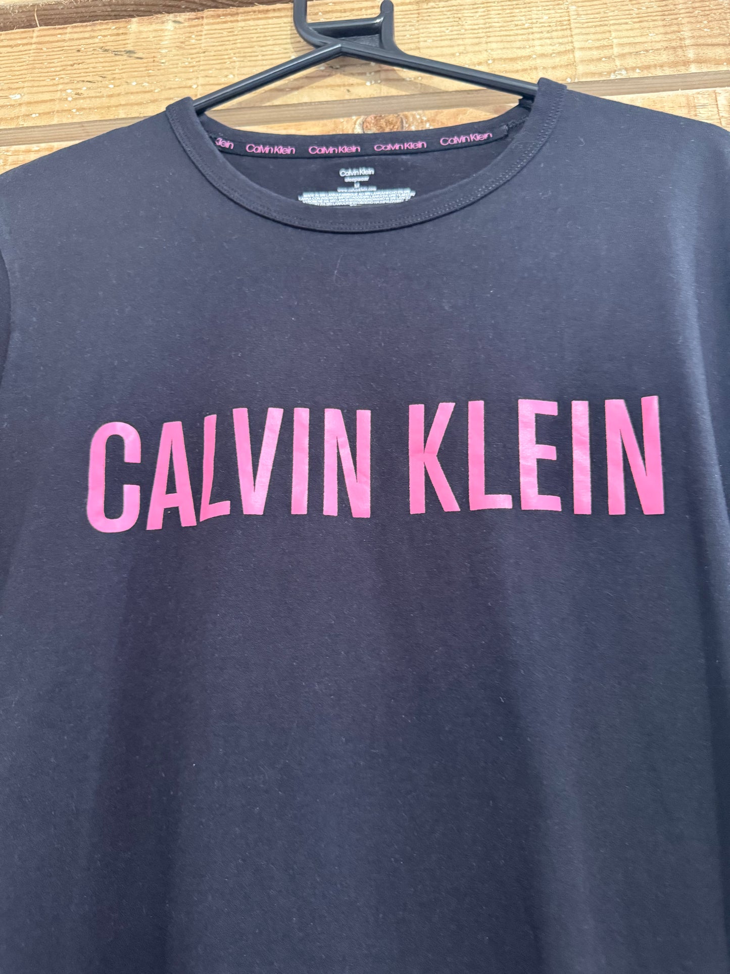 Vintage Y2K Calvin Klein 100% Cotton logo T-shirt. Black. Size Medium.
