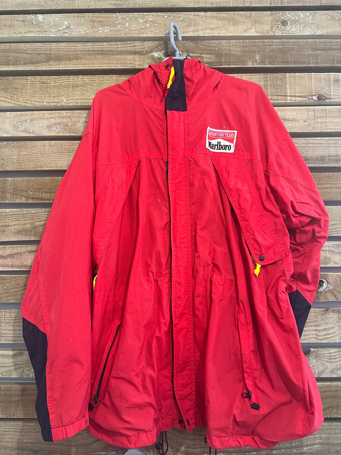 Vintage 90s Marlboro red Waterproof Outdoors Jacket/ Coat size XL. Festival