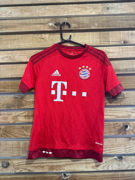 Vintage Y2K Adidas Bayern Munich football top/ t-shirt. Size XS.