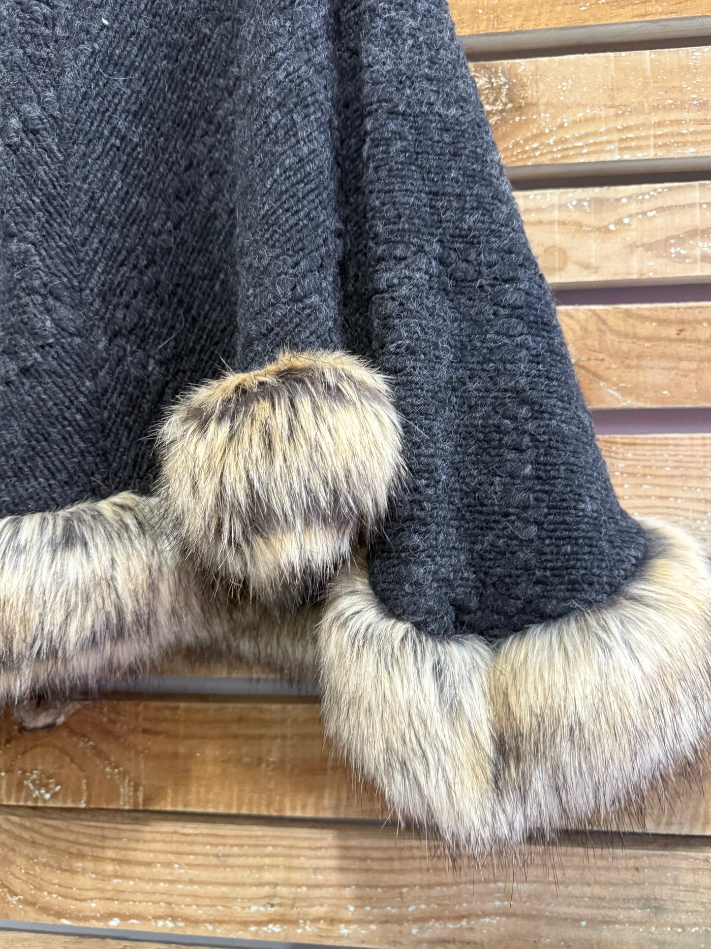 Vintage Y2K faux fur & wool cape. Christmas/ Party/ winter. Free sizing.