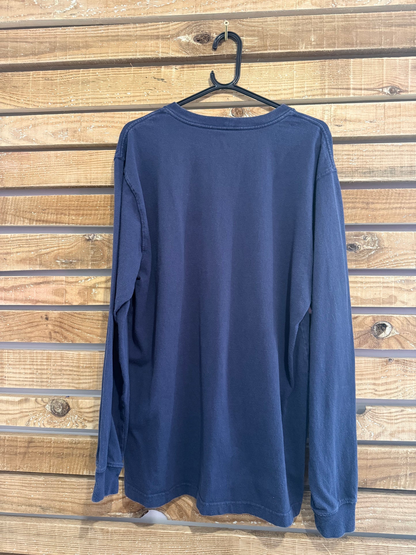 Carhartt long sleeved t-shirt. Spell-out. Navy blue. Workwear/ cowboy/ USA. Size Medium.