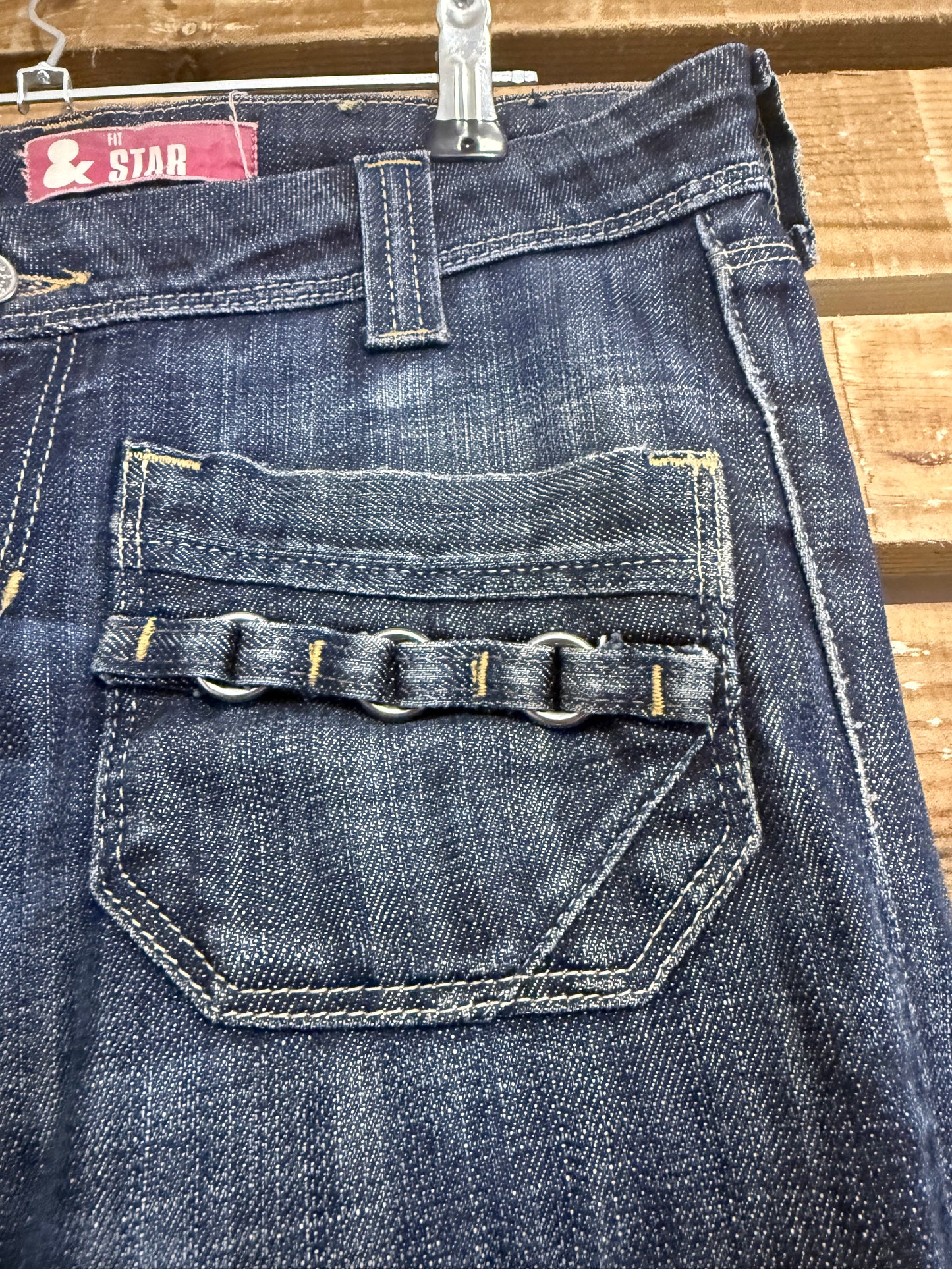 Vintage Y2K flared low rise jeans. Pocket detail. Size UK8-10 30” waist. 34” leg.