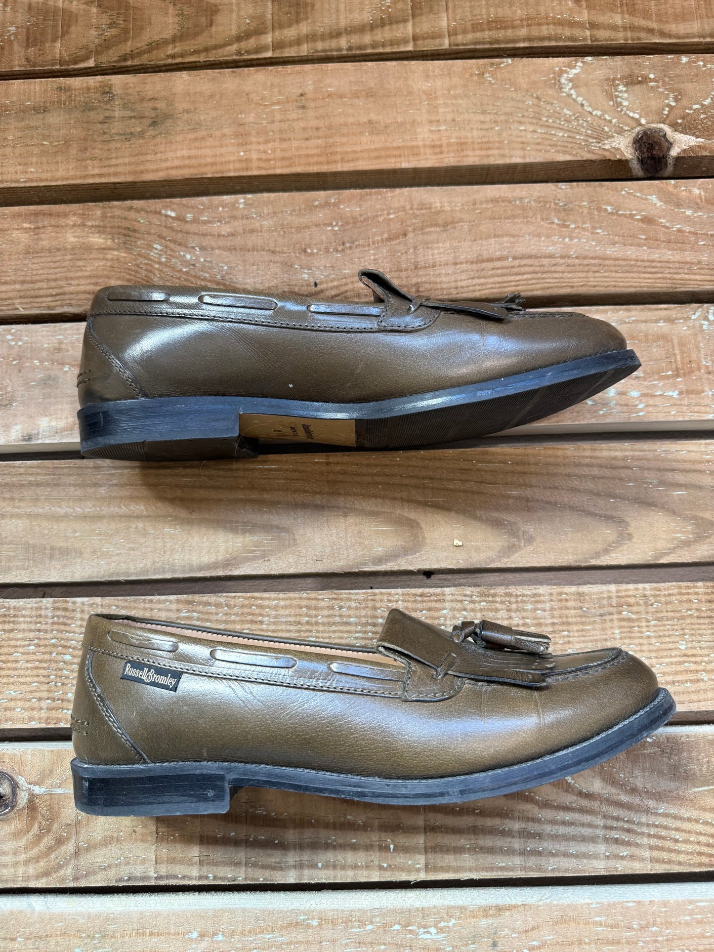Russell & Bromley Chester Tassel Loafers/ shoes. Olive. EU41. UK7