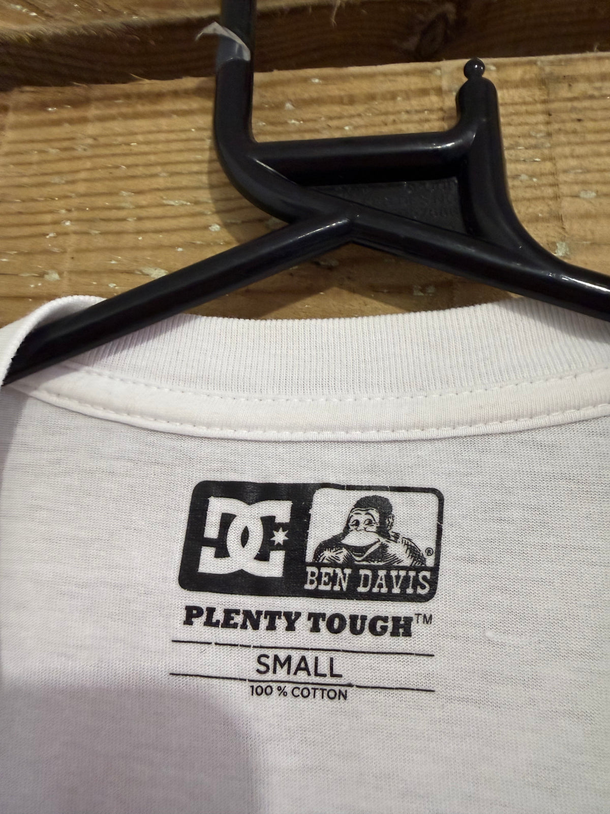 Vintage Y2K DC Shoes, Ben Davis T-Shirt. White. Size Small.