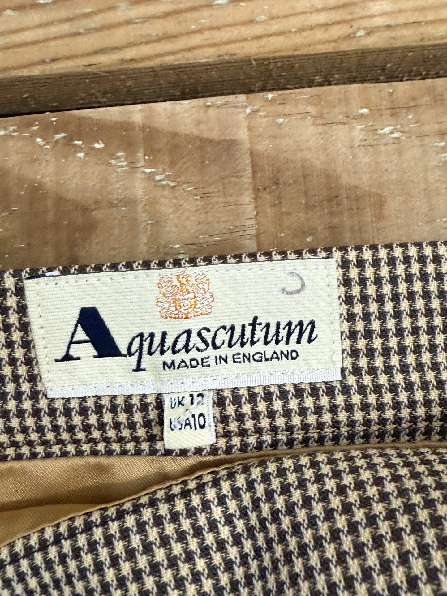 Vintage 80s, 40s style, Aquascutum checked wool skirt. Size 8 28” waist