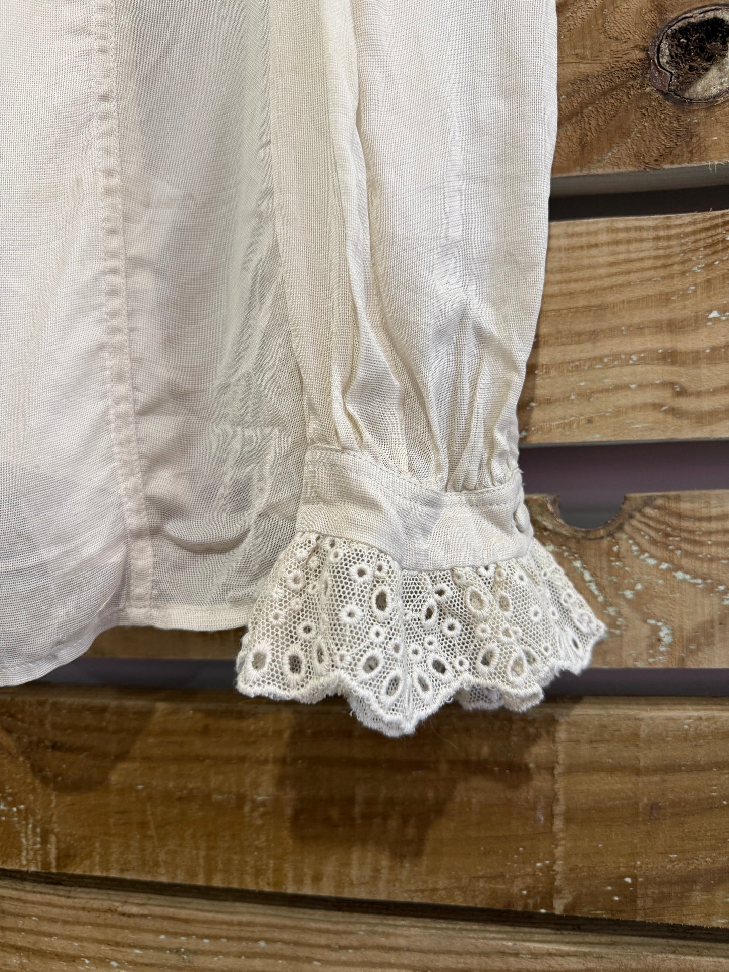 Vintage style Iro embroidered hungarian peasant blouse. Cream. Size EU38. Free sizing.