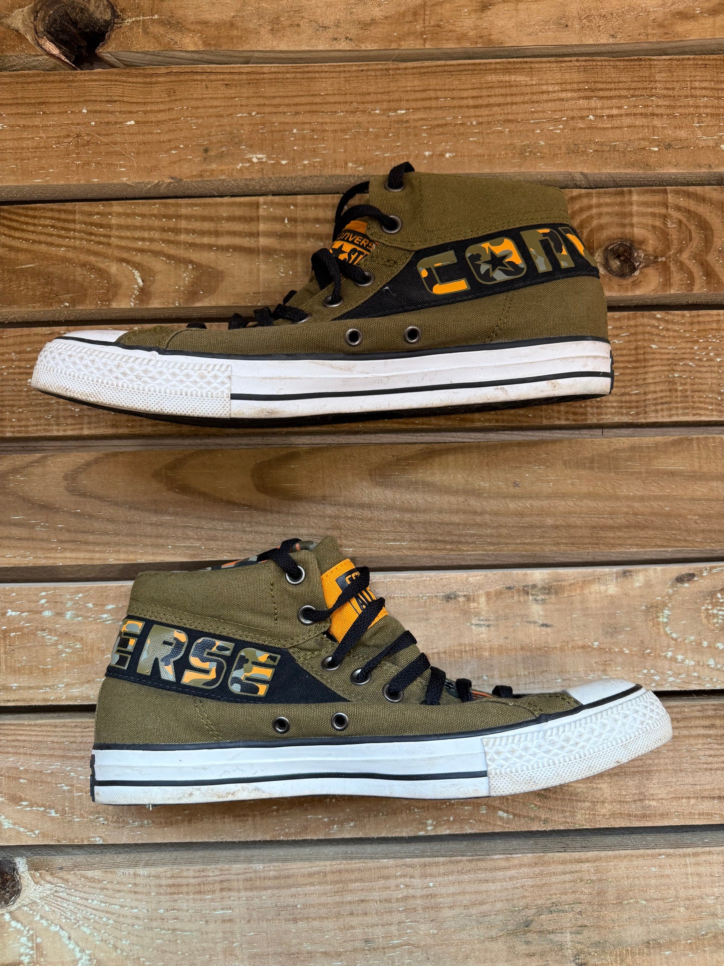 Converse Chuck Taylor All Star Band Mid trainer in a palm green camo colorway. Size UK9.5, EU43.