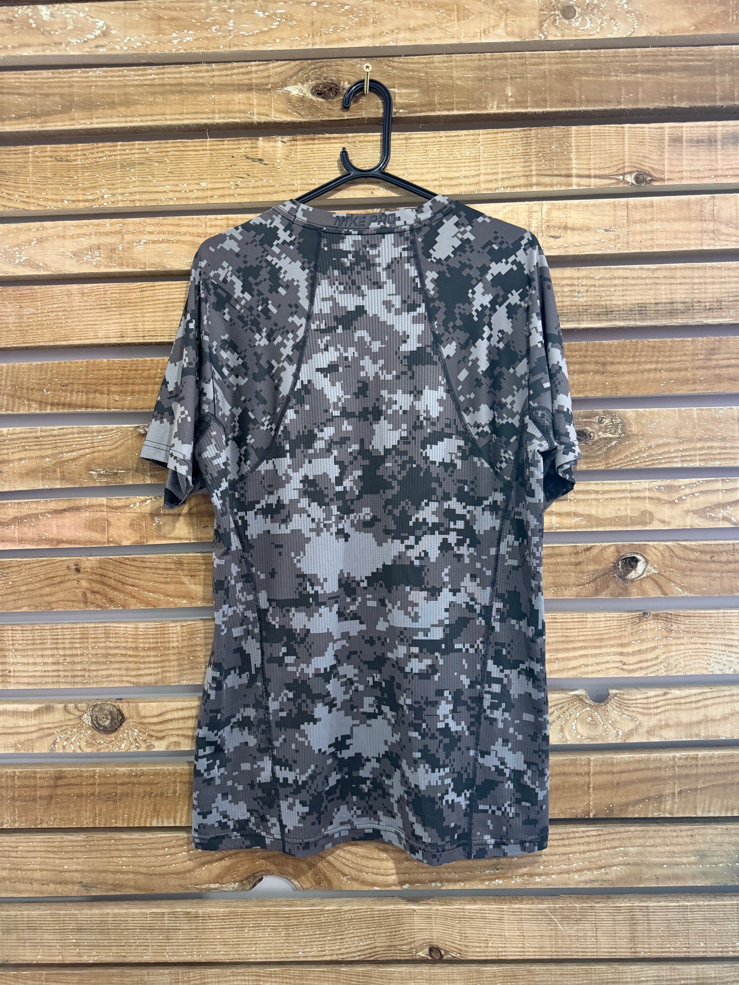 Nike Pro Hypercool Bitmap Camo T-shirt. Gym. Black. Size Large.
