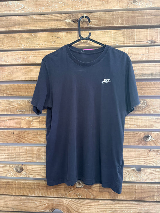 Vintage Y2K Nike sports top/ t-shirt. Size Medium.