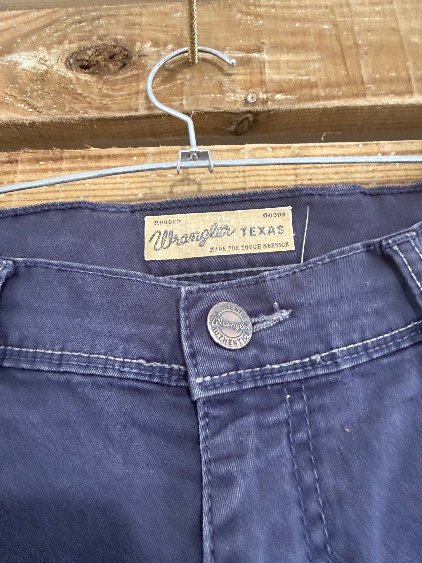 Vintage Y2K Wrangler bootcut denim jeans. Indigo. Waist 32” leg 30.5”