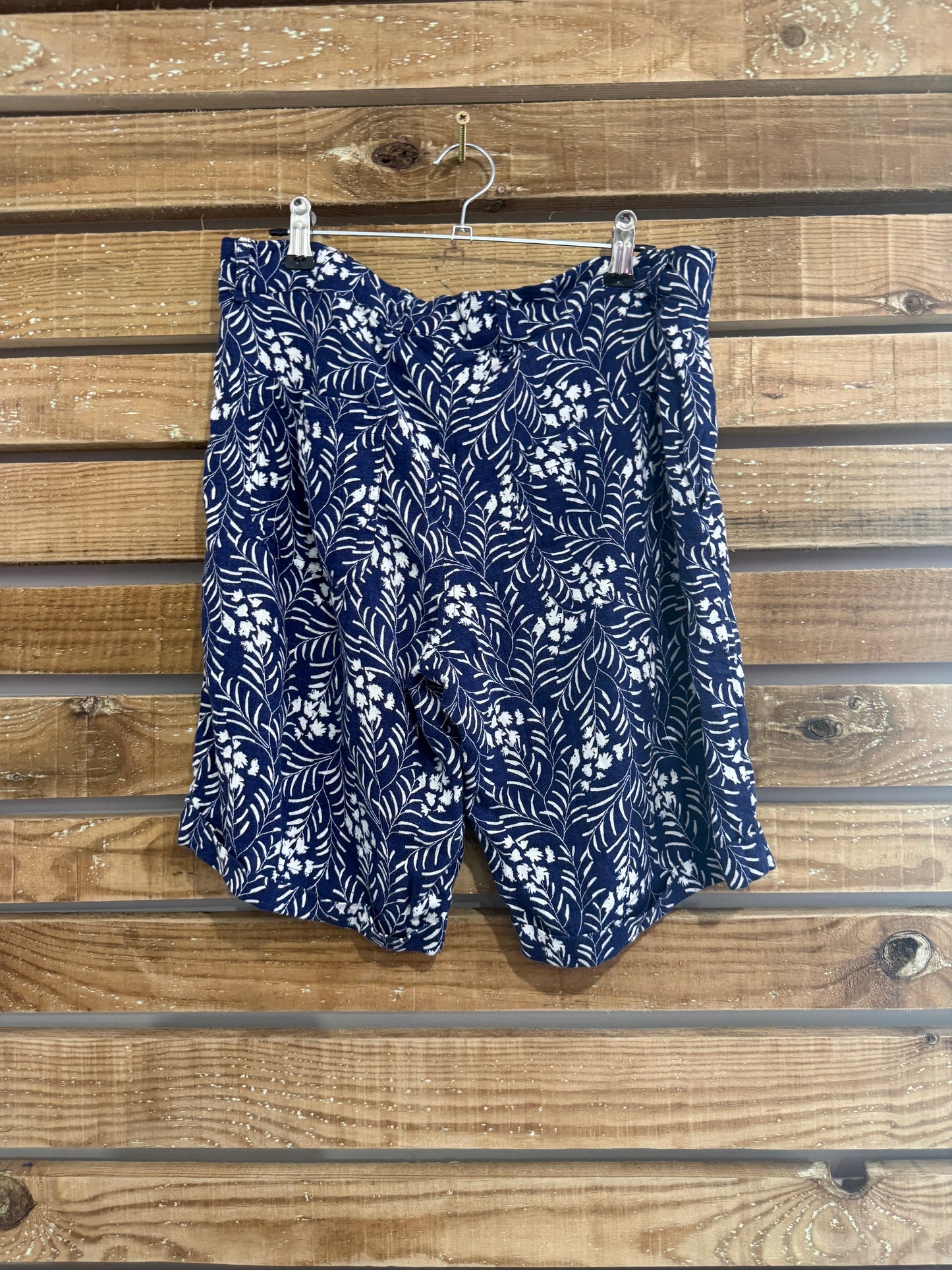 Lily & me floral linen blend shorts. Size 10-12. Summer/ holiday.