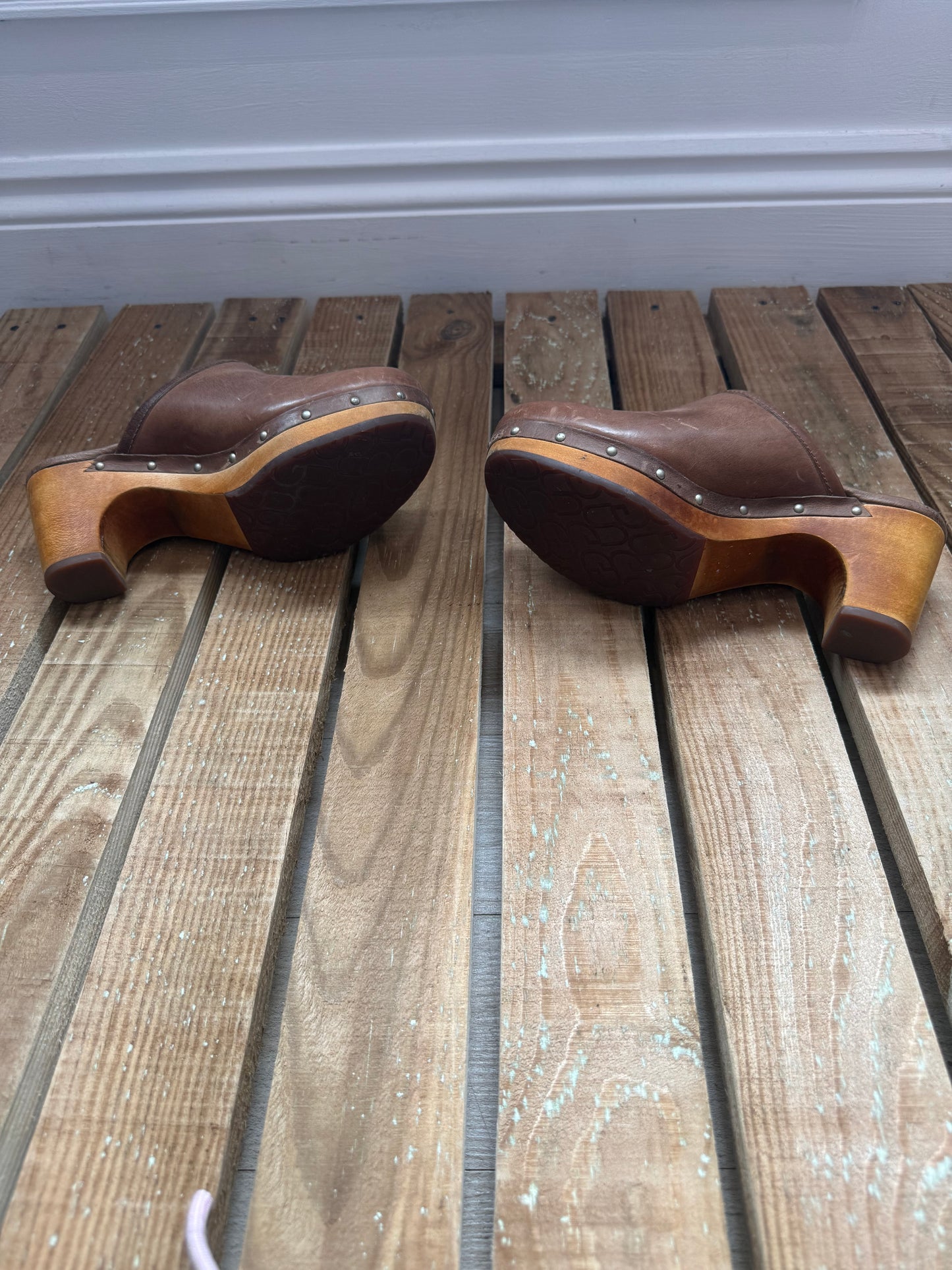 Vintage Y2K Ugg heeled mule, shearling sheepskin lined clog shoes. Size UK4.5