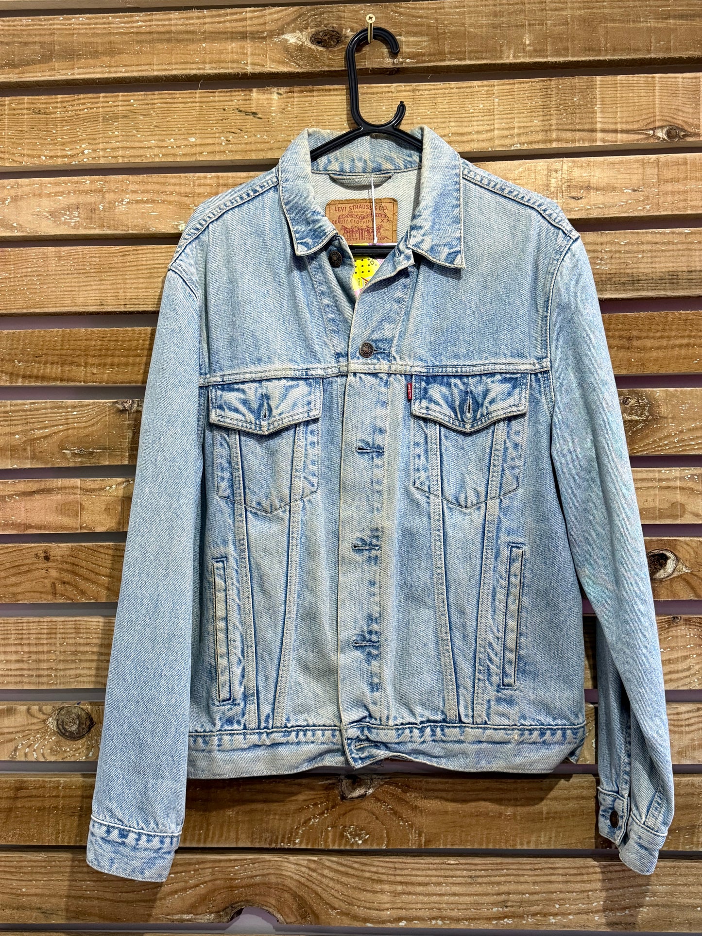Vintage 90s Levi’s light blue denim jacket. Size medium.