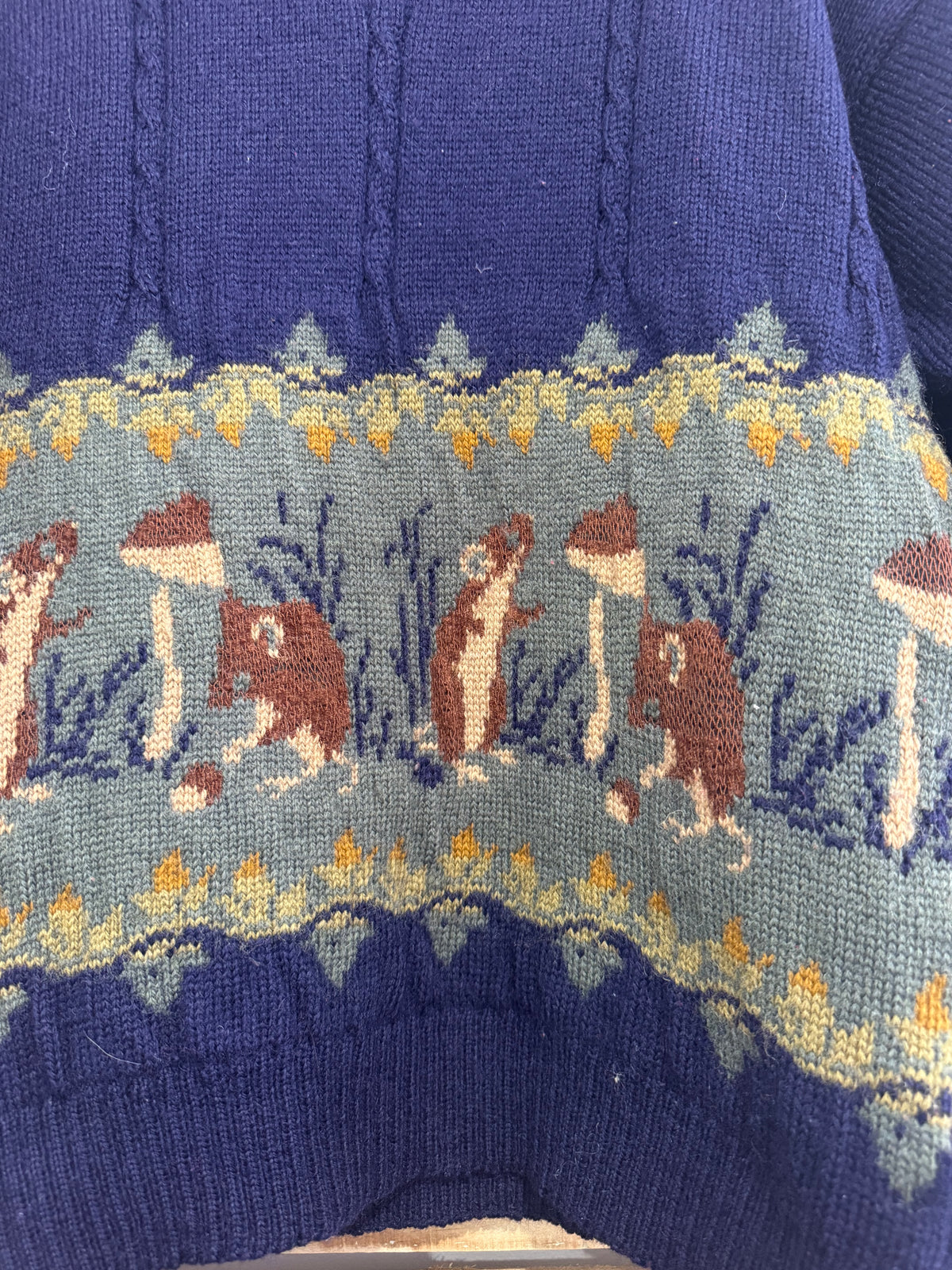 Vintage 80s Acorn mushroom & squirrel wool knit jumper. Cottagecore. Made in England. Rare. Size Medium.