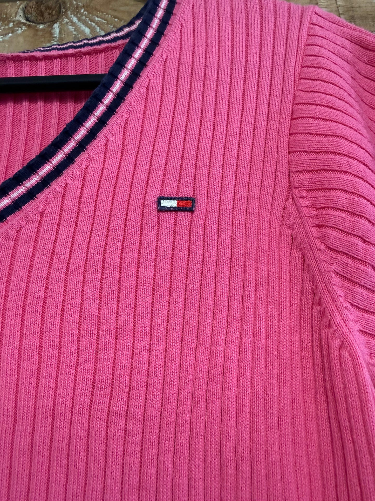 Vintage 90s Tommy Hilfiger V Neck/ Short Sleeved cotton jumper/ sweater. Pink. Size XL.
