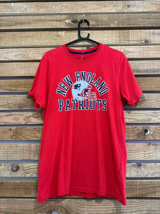 Vintage Y2K New England Patriots NFL USA American spell-out football top/ t-shirt. Size Large.