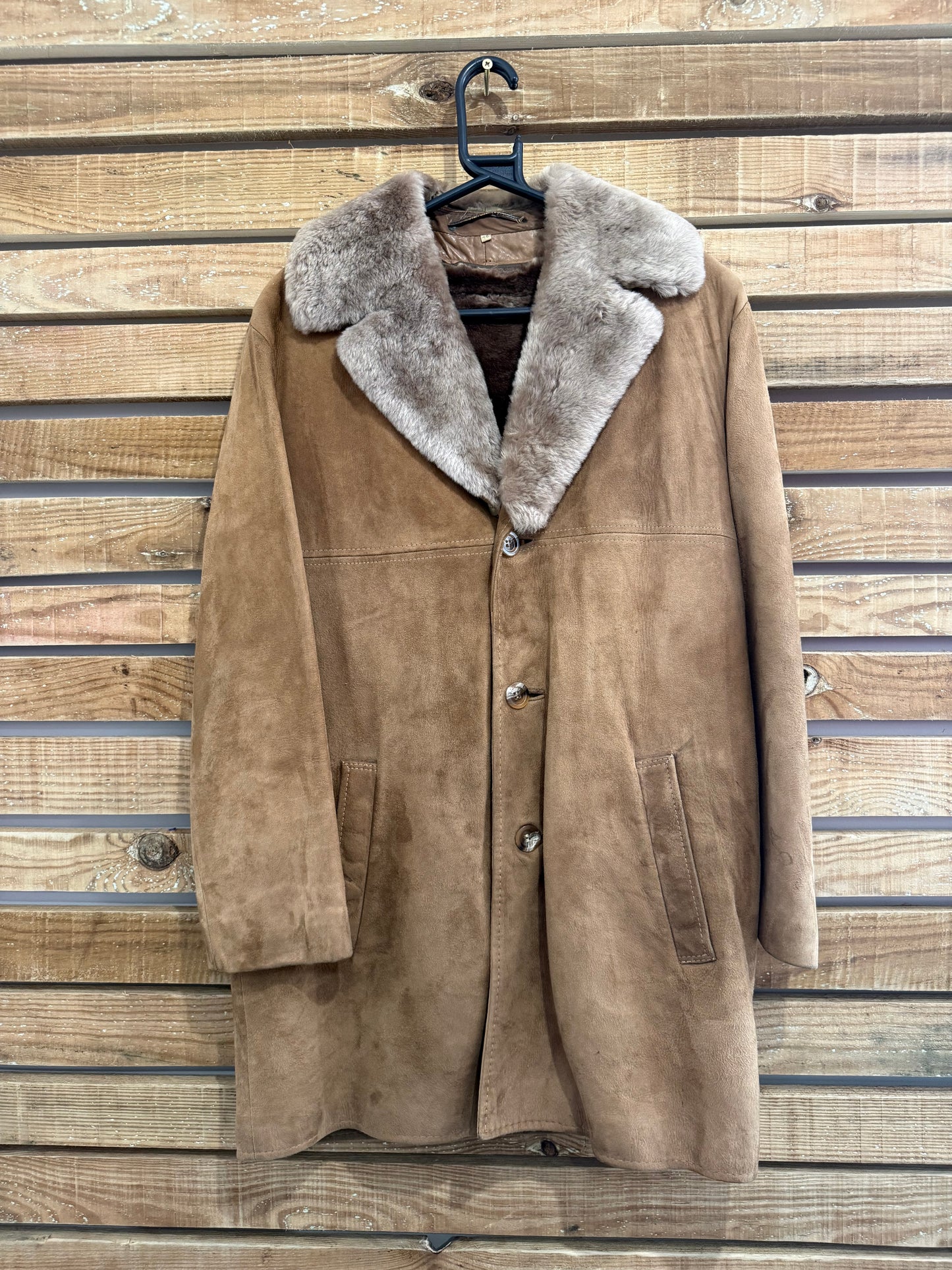 Vintage 70s sheepskin leather coat. Brown shearling. Size Medium.