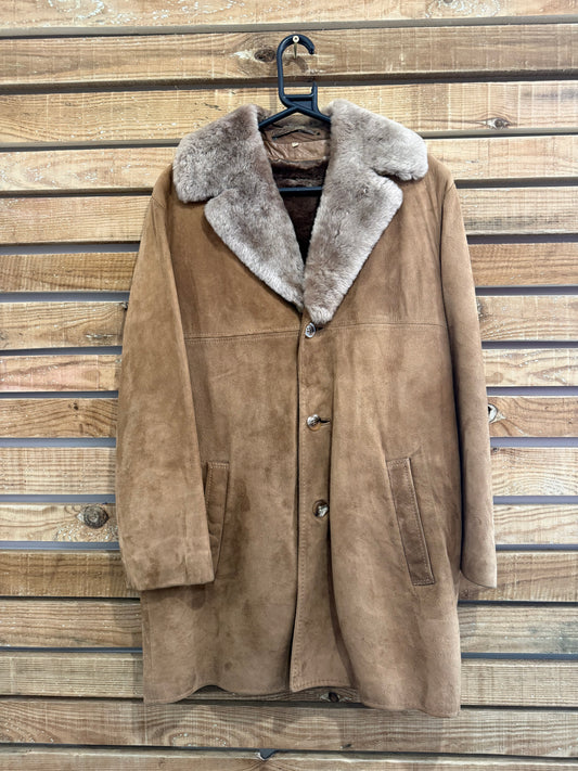 Vintage 70s sheepskin leather coat. Brown shearling. Size Medium.