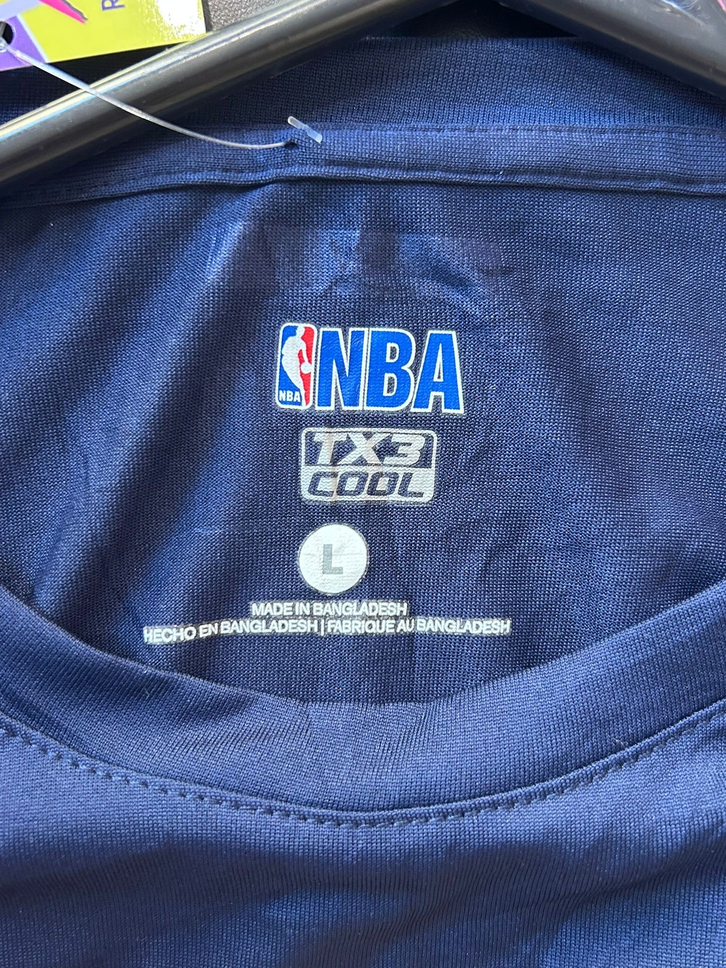 Oklahoma City Thunder NBA Basketball USA American t-shirt. Size Large.