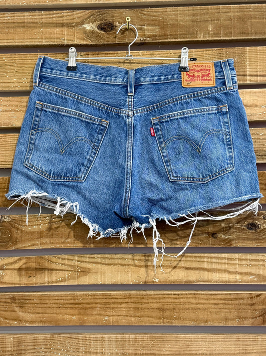 Vintage 90s Levi’s 501 Cut Off Denim Shorts. 31” waist, UK10-12