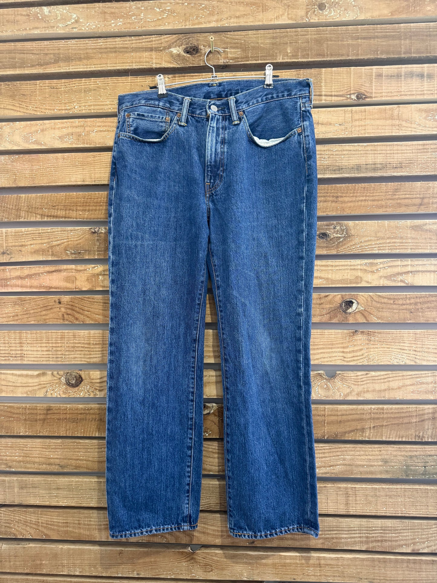 Vintage 90s Levi’s 514 straight leg Jeans. Mid blue. Waist 34” leg 30”