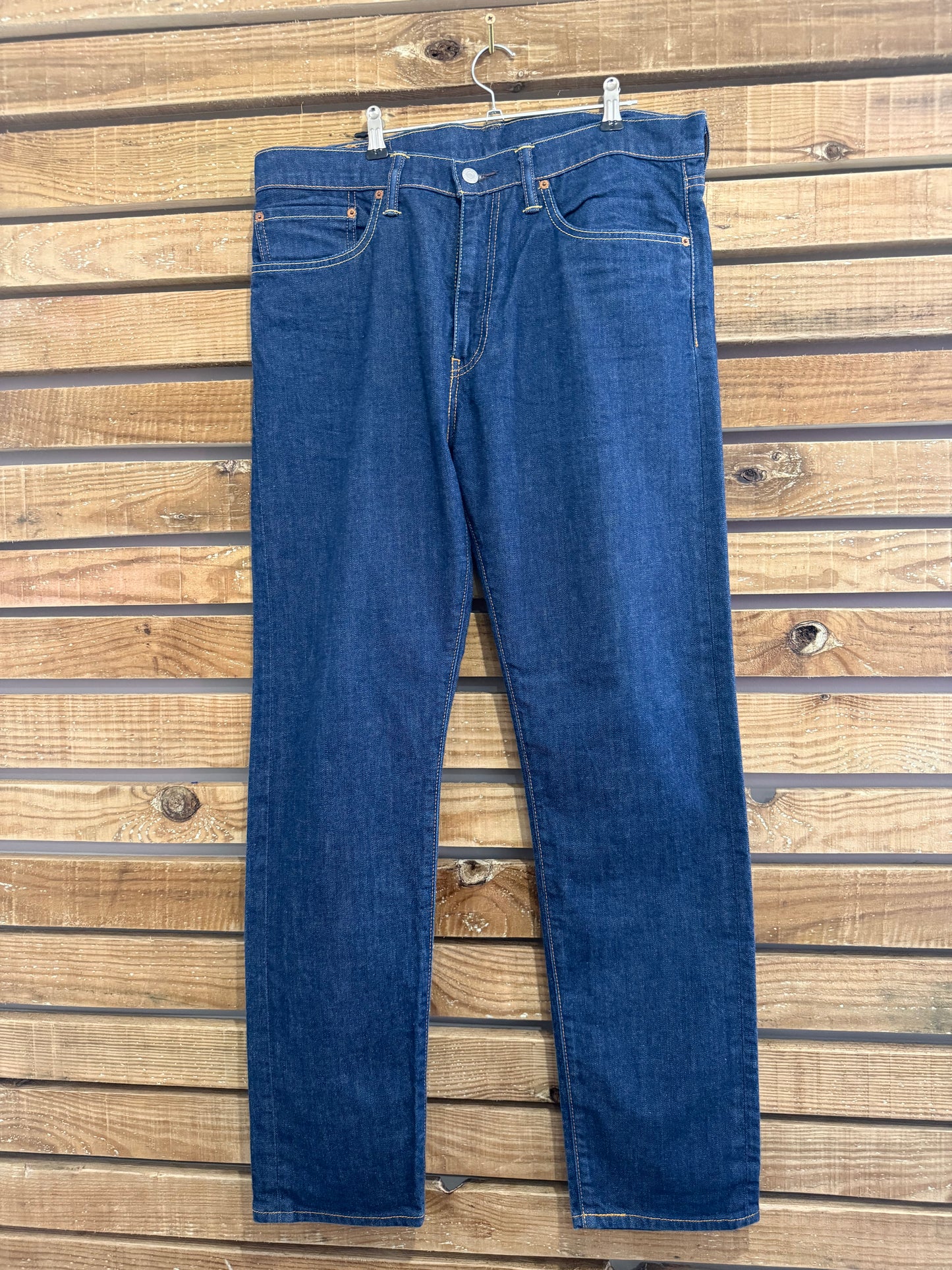 Vintage Y2K Levi’s 508 straight leg Jeans. Dark blue. Waist 36” leg 32”