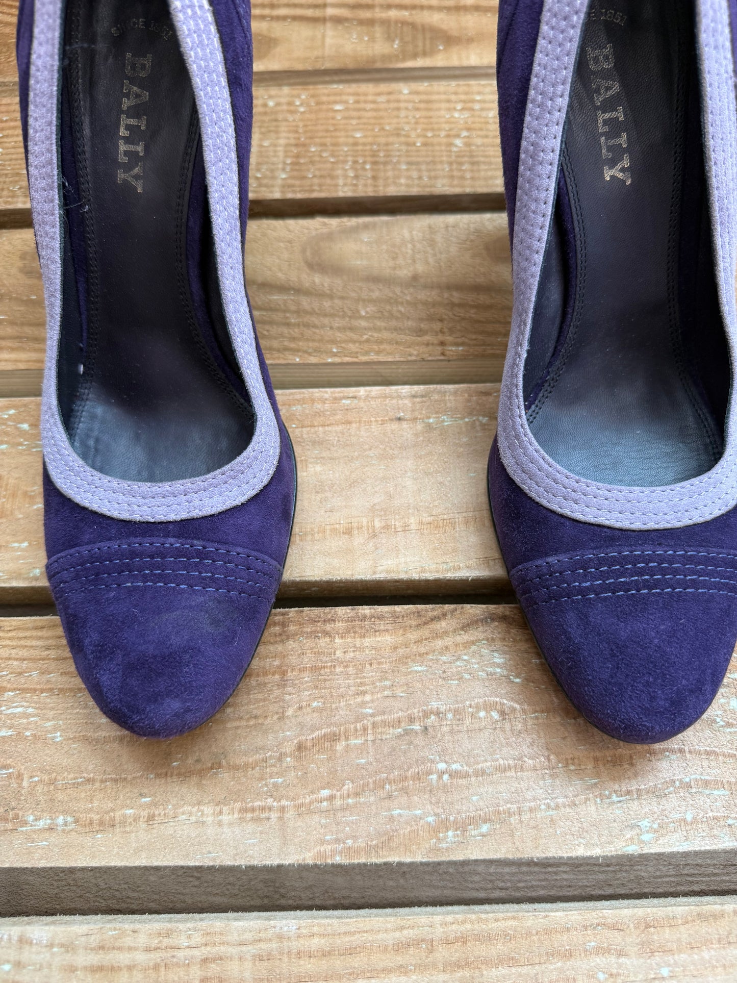 Vintage 90s Bally Suede leather Court Shoes/ Heeled. Two tone. EU38, UK5