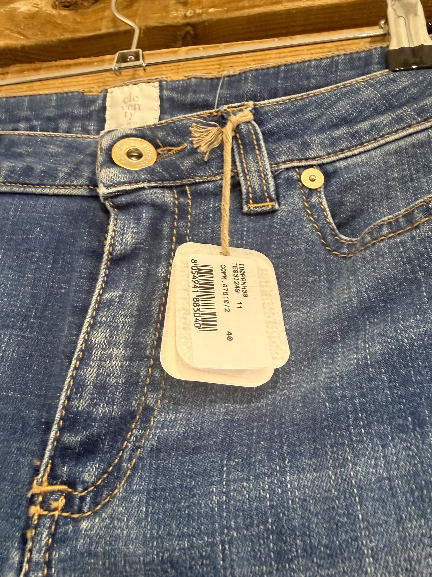BNWT Eleventy blue jeans. Eu40. Waist 30”