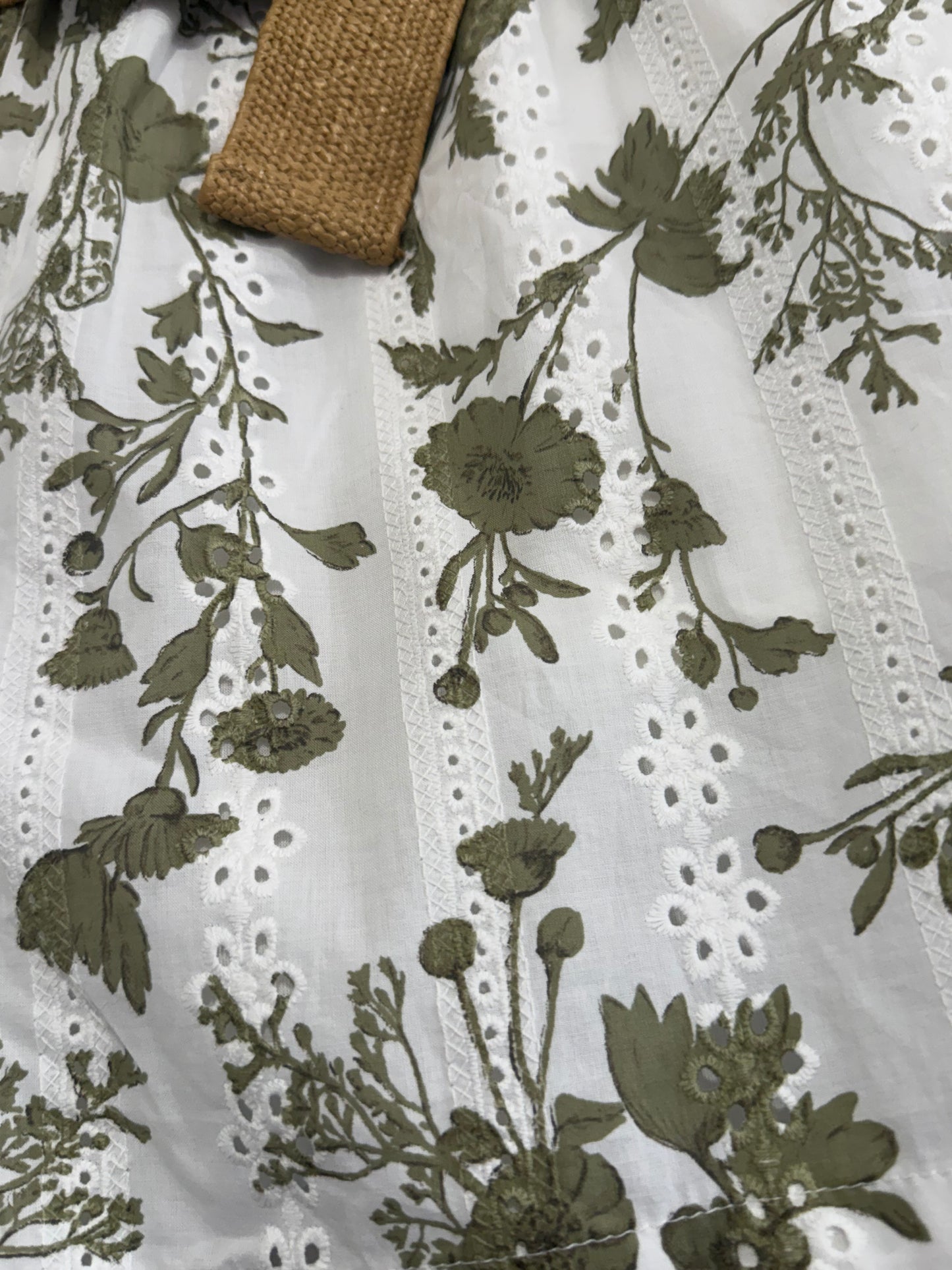 Zara floral broderie anglaise shorts with belt. Size Small. 24”-32” waist.