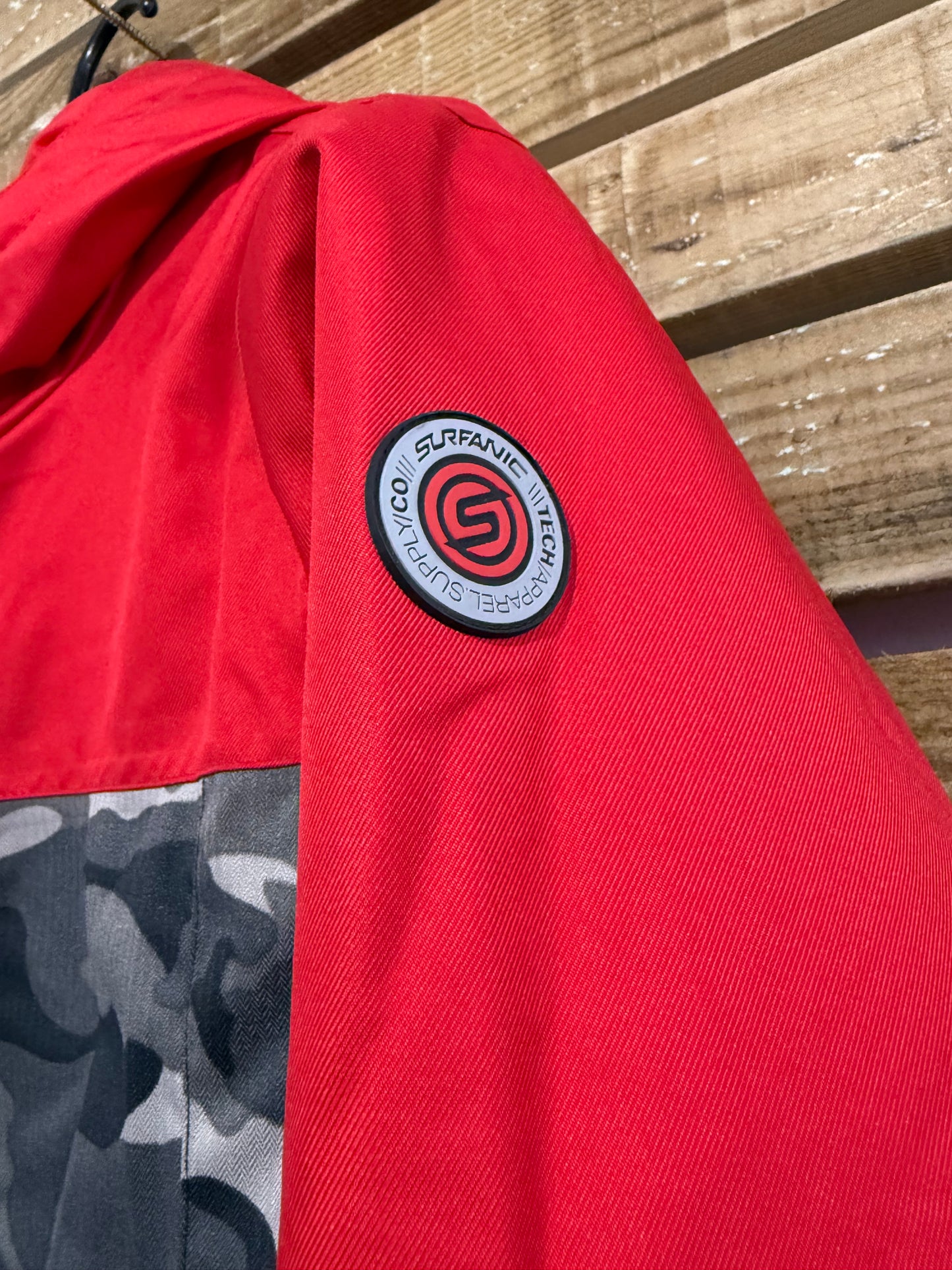 Surfanic Jacket. Red & Camo. Size 152. Small adult too. Ski/ winter