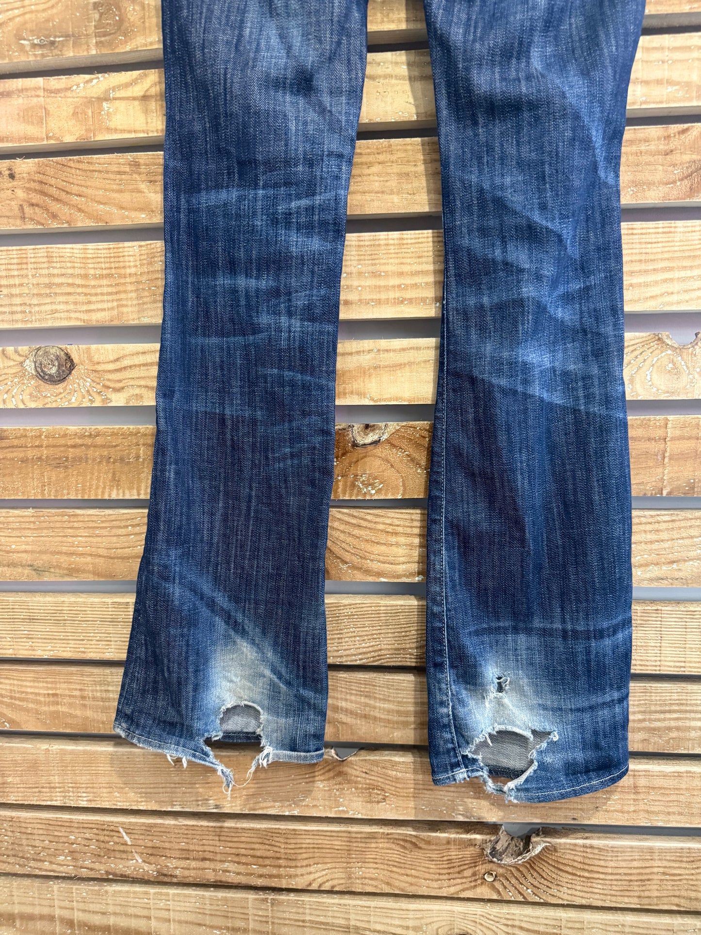 Vintage Y2K flared low rise jeans. Pocket detail. Size UK8-10 30” waist. 34” leg.