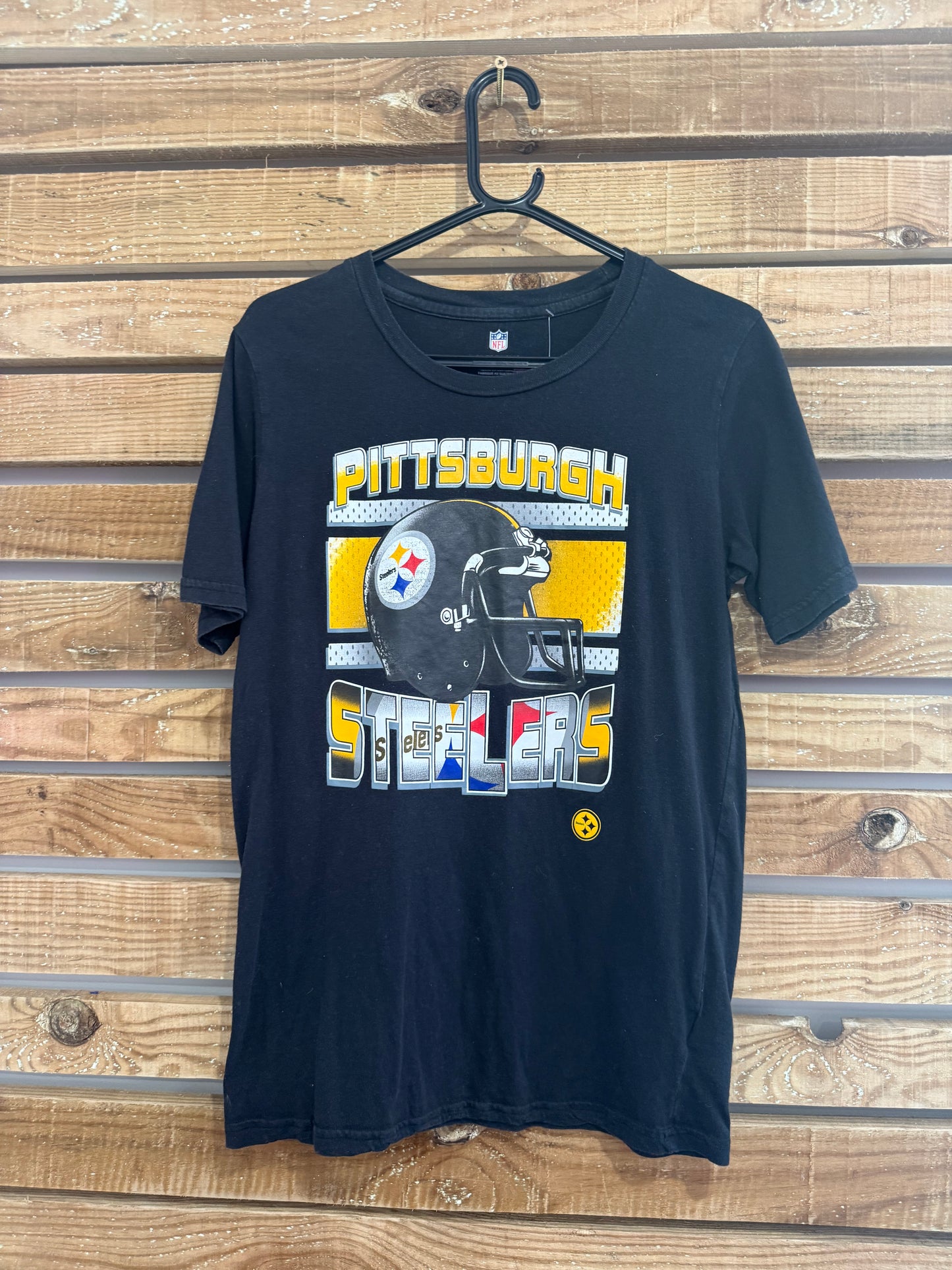 Vintage 90s Pittsburgh Steelers NFL USA American football t-shirt. Size small.