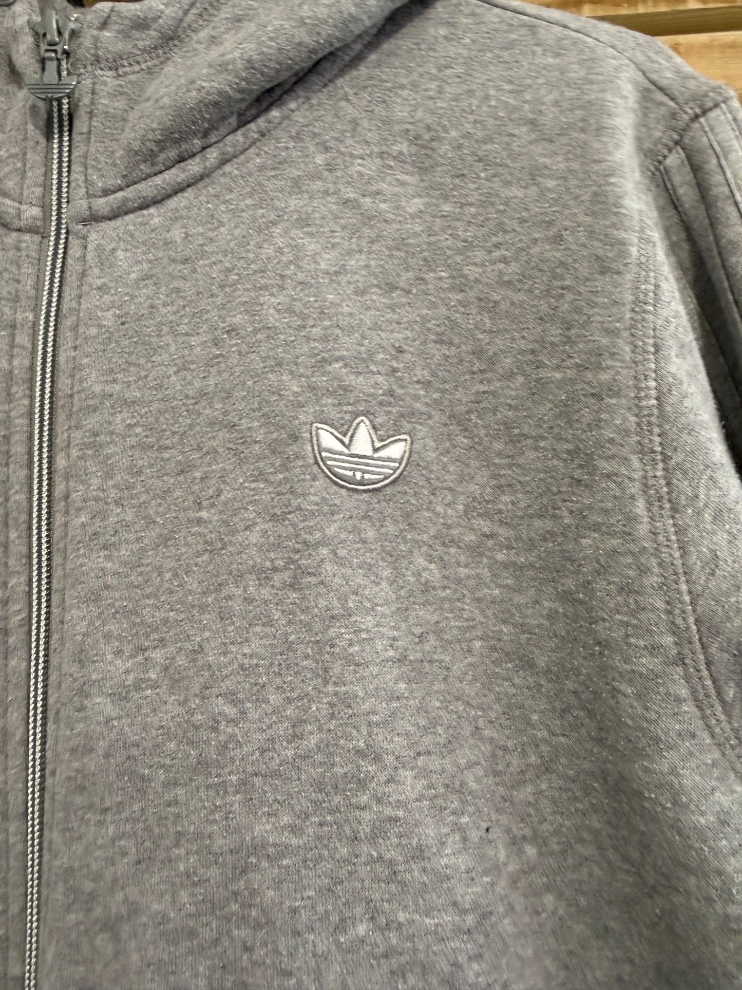 Vintage Y2K Adidas hoodie/ hooded sweatshirt. Grey. Zip up. Size Medium.