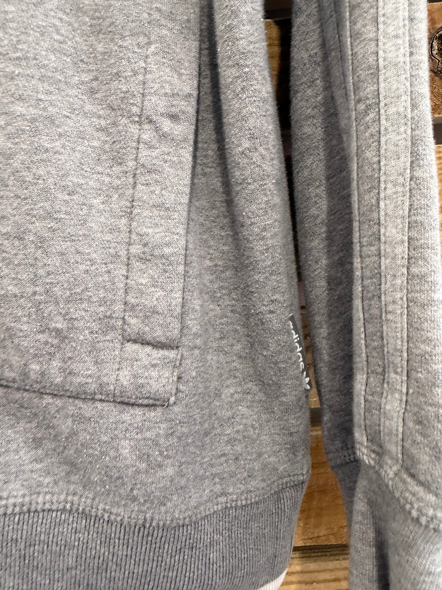Vintage Y2K Adidas hoodie/ hooded sweatshirt. Grey. Zip up. Size Medium.