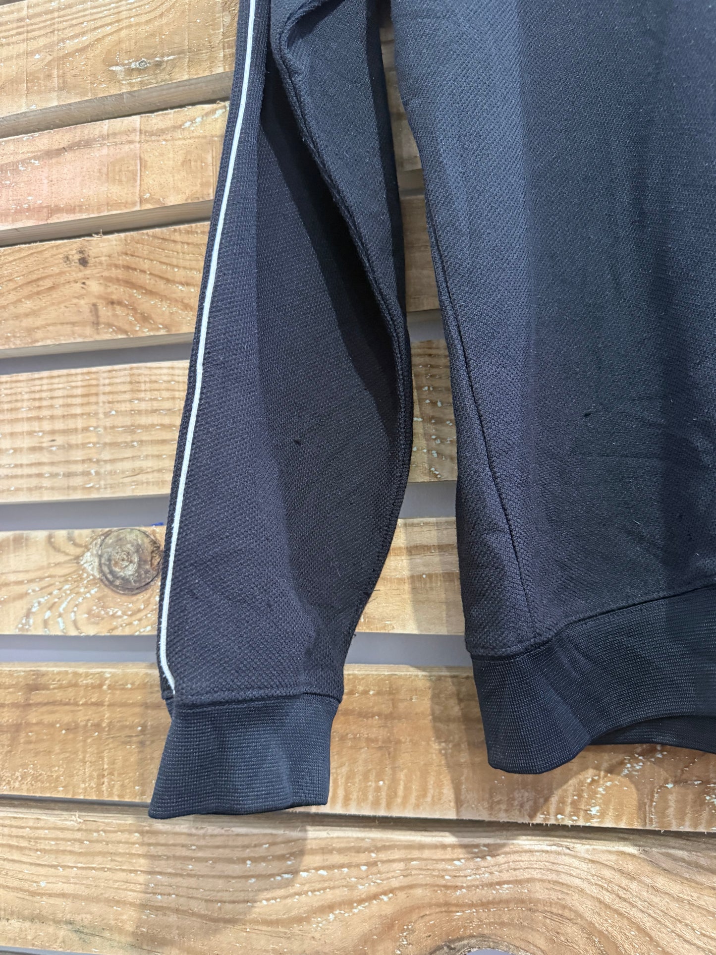 Vintage 90s Puma spell-out sweater/ sweatshirt. Black. Size Large.