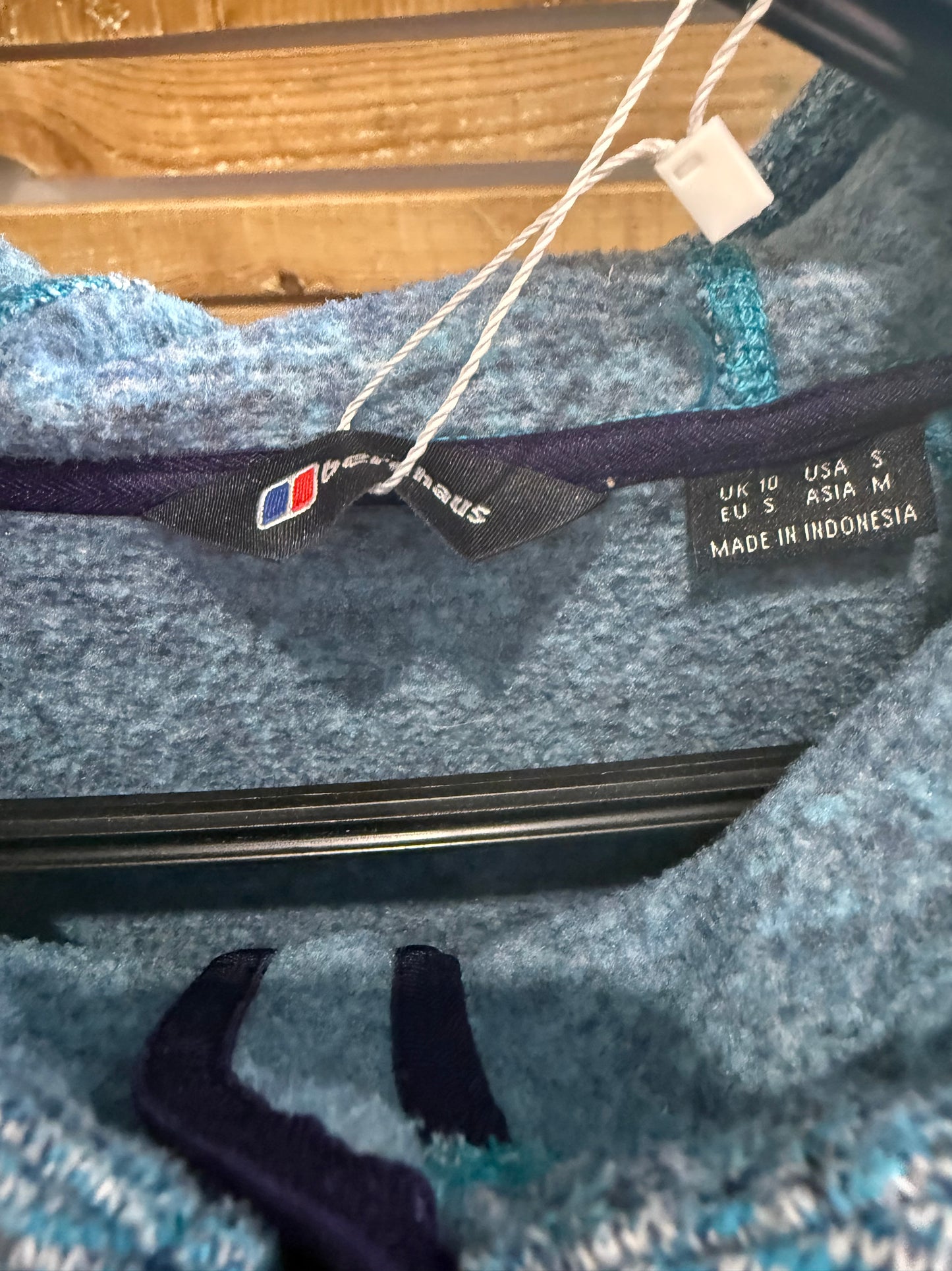 Vintage Y2K Berghaus blue fleece knit jacket. Size 10. Outdoors