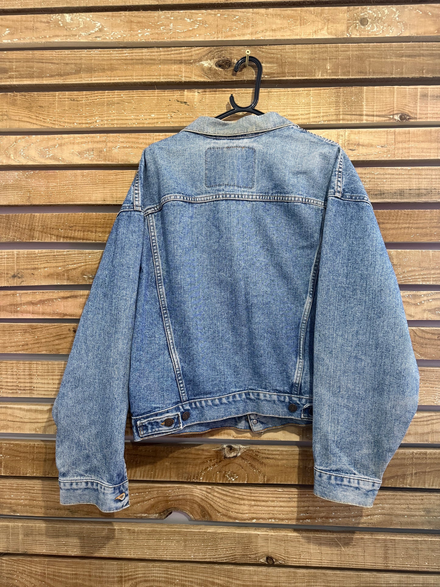 Vintage 80s Levi’s light blue denim jacket. Size medium.
