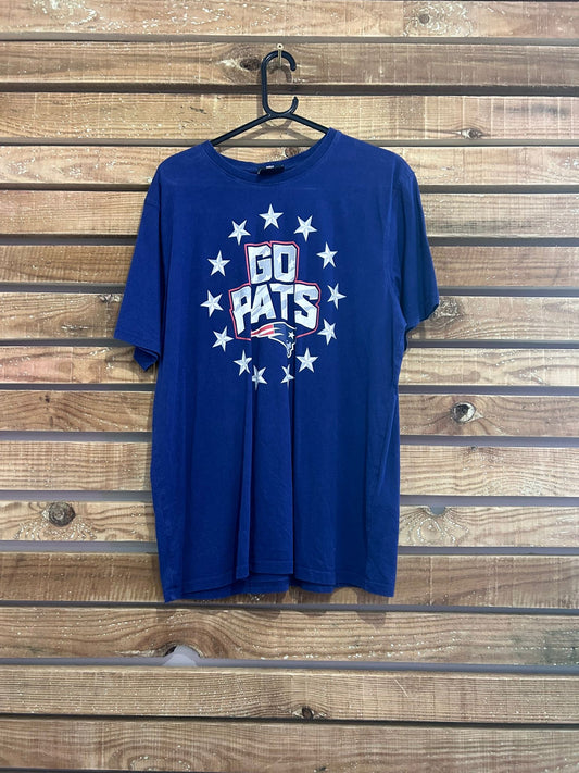 Vintage Y2K Patriots NFL USA American spell-out football t-shirt. Size medium.