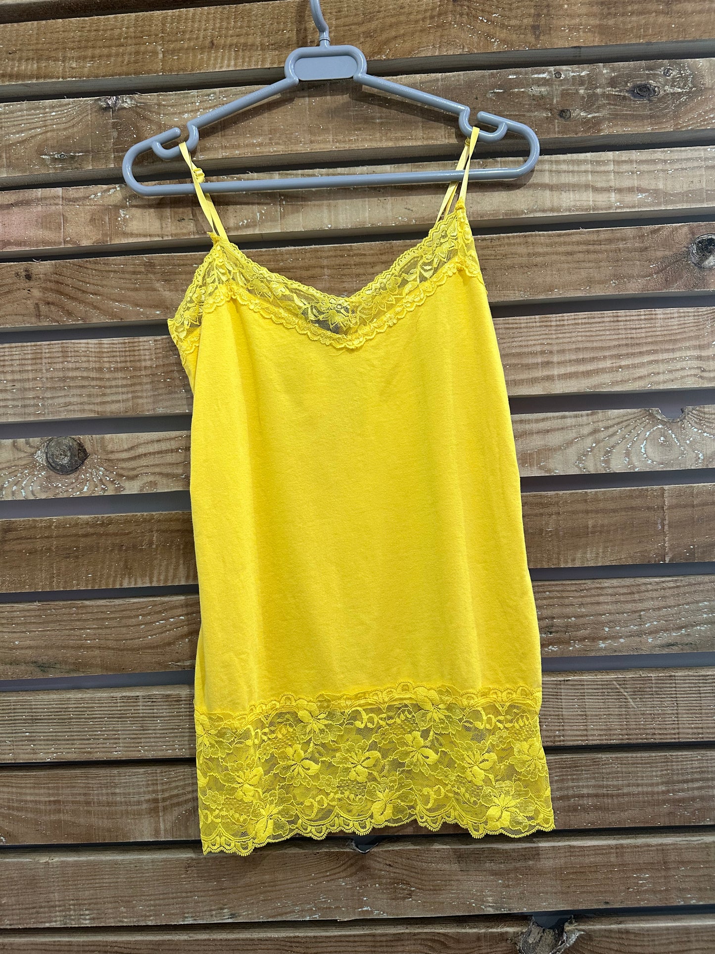 Vintage Y2K yellow cami top. Lace detail. Size medium.