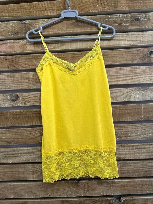 Vintage Y2K yellow cami top. Lace detail. Size medium.