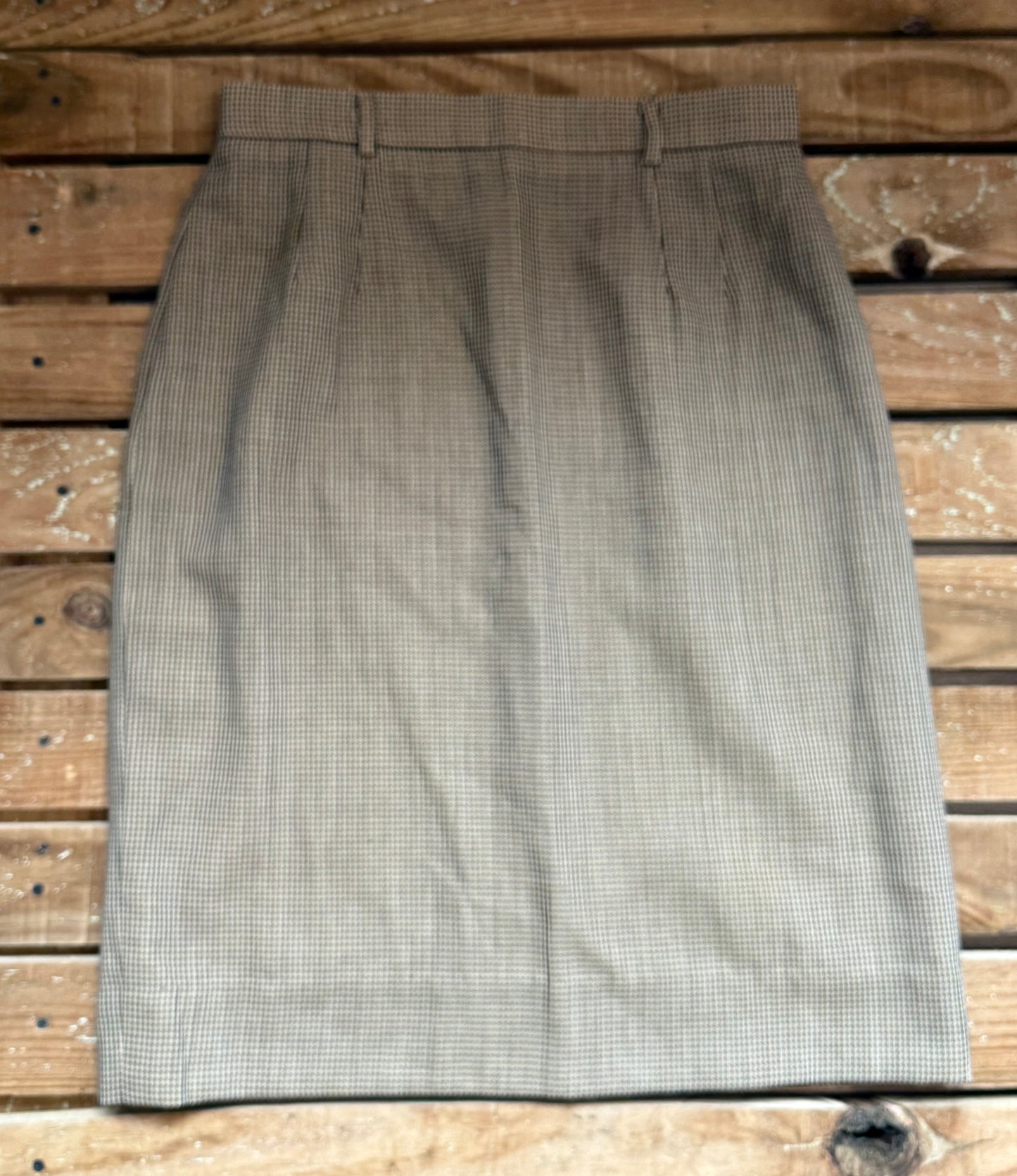 Vintage 80s, 40s style, Aquascutum checked wool skirt. Size 8 28” waist